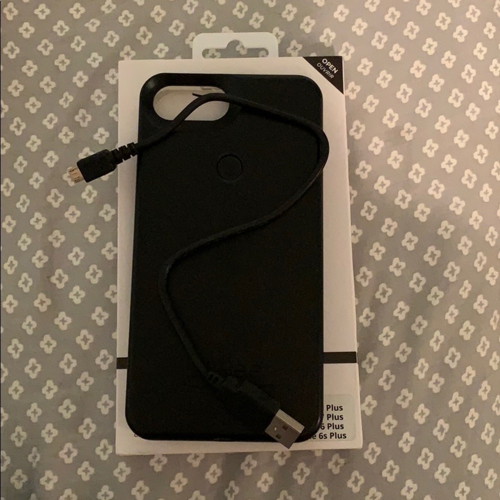 Lumee IPhone 7/8 plus case with charger for $30